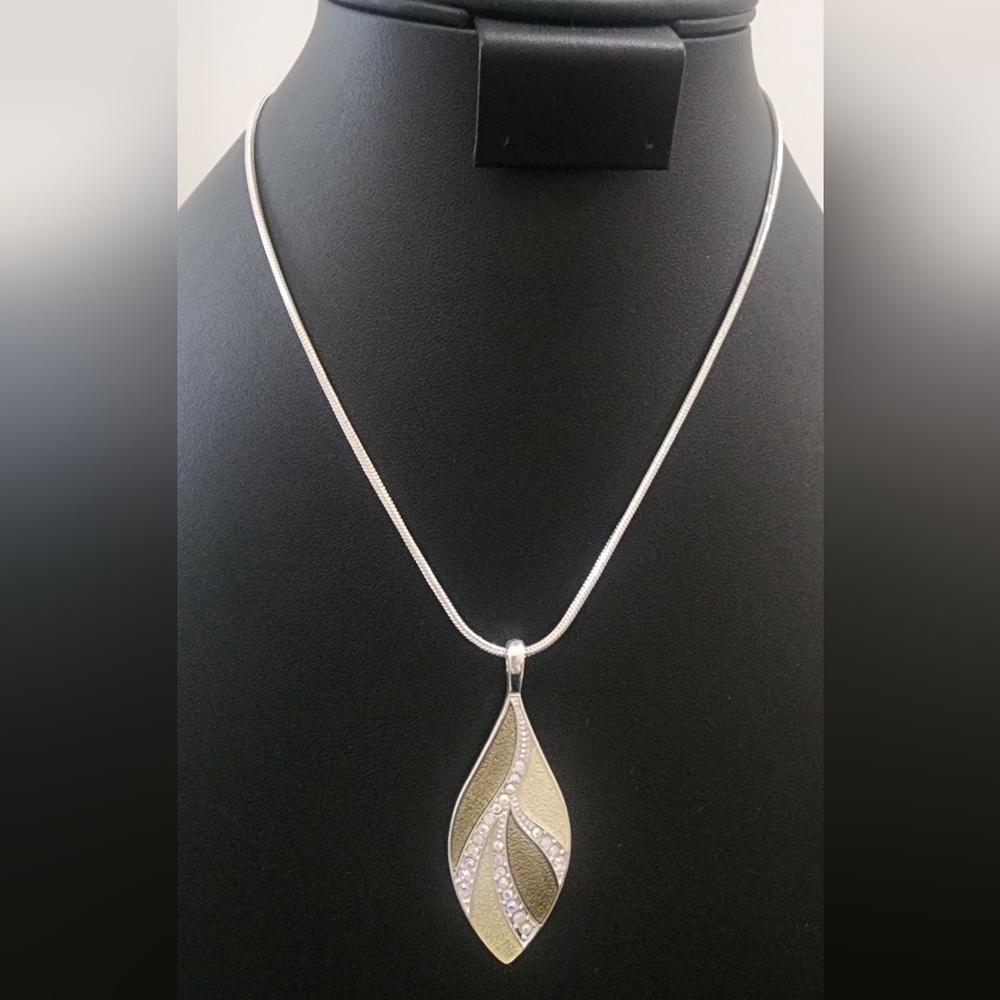 KC Elegant Silver and Gold Tones Leaf Pendant Necklace‎